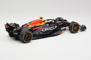 Red Bull RB19 #11 S. Perez Italian GP 2nd 2023 Minichamps 1:18 110231511 Metal — billede 5 af 6