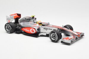 Vodafone McLaren Mercedes MP4-25 #3 L. Hamilton F1 Showcar 2010 Minichamps 1:18 530101872 Metal — billede 4 af 6