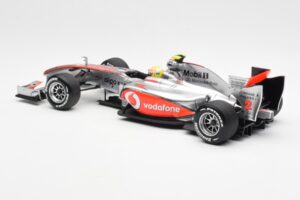 Vodafone McLaren Mercedes MP4-25 #3 L. Hamilton F1 Showcar 2010 Minichamps 1:18 530101872 Metal — billede 5 af 6