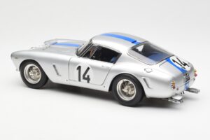 Ferrari 250 GT SWB #14 P. Noblet / J. Guichet Team Noblet 3rd Place 24 Hours of Le Mans 1961 CMC 1:18 M-079 Metal — billede 5 af 6