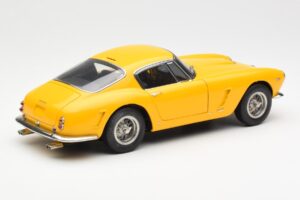 Ferrari 250 GT SWB Gul CMC 1:18 M-054 Metal — billede 2 af 6