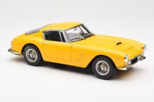 Ferrari 250 GT SWB Gul CMC 1:18 M-054 Metal — billede 4 af 6