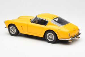 Ferrari 250 GT SWB Gul CMC 1:18 M-054 Metal — billede 5 af 6