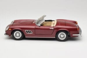 Ferrari 250 GT California Spider LWB Mørkerød Hot Wheels 1:18 25727 Metal — billede 4 af 8
