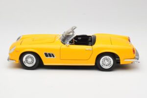 Ferrari 250 GT California Spider Gul Hot Wheels 1:18 23905 Metal — billede 4 af 8