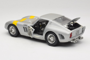 Ferrari 250 GTO #172 L. Bianchi / G. Berger Tour de France 1962 Sølv Begrænset Udgave Bburago 1:18 3011-S1 Metal — billede 5 af 8