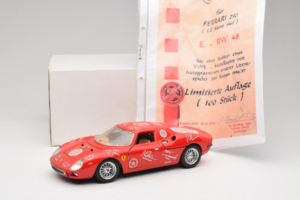 Ferrari 250 LM Rød Hvid Essen Autographs Begrænset Udgave Bburago 1:18 3033-P4 Metal — billede 8 af 8