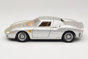 Ferrari 250 LM Sølv Bburago 1:18 3033-S1 Metal — billede 4 af 8