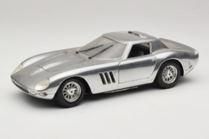Ferrari 275 GTB Chrome Sølv Guiloy 1:18 B004 Metal