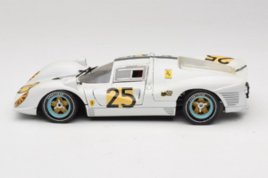 Ferrari 330 P4 #25 Hvid Revell 1:18 48845 Metal — billede 4 af 8