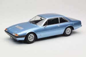 Ferrari 365 GT4 2+2 Blå KK-Scale 1:18 KKDC180162 Metal