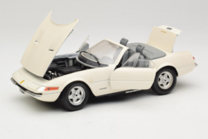 Ferrari 365 GTS/4 Spider Hvid Techno Giodi 1:18 40028 Metal — billede 2 af 8