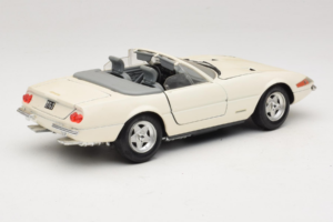 Ferrari 365 GTS/4 Spider Hvid Techno Giodi 1:18 40028 Metal — billede 3 af 8