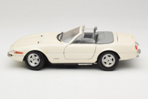 Ferrari 365 GTS/4 Spider Hvid Techno Giodi 1:18 40028 Metal — billede 4 af 8