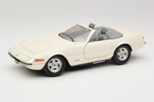 Ferrari 365 GTS/4 Spider Hvid Techno Giodi 1:18 40028 Metal