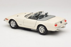 Ferrari 365 GTS/4 Spider Hvid Techno Giodi 1:18 40028 Metal — billede 7 af 8