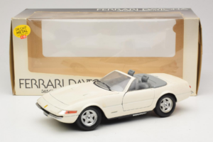 Ferrari 365 GTS/4 Spider Hvid Techno Giodi 1:18 40028 Metal — billede 8 af 8