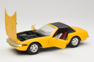 Ferrari 365 GTS Gul Med Sort Tag Solido 1:18 8018 Metal — billede 2 af 8