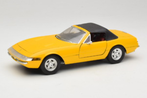 Ferrari 365 GTS Gul Med Sort Tag Solido 1:18 8018 Metal