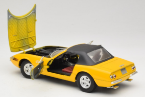 Ferrari 365 GTS Gul Med Sort Tag Solido 1:18 8018 Metal — billede 5 af 8