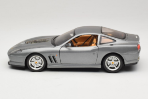 Ferrari 550 Maranello 25 Jahre Ferrari Model Club Sølv 2. Version Bburago 1:18 3064-S1 Metal — billede 4 af 8
