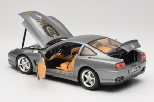 Ferrari 550 Maranello 25 Jahre Ferrari Model Club Sølv 2. Version Bburago 1:18 3064-S1 Metal — billede 5 af 8