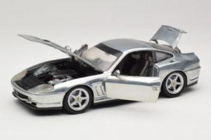 Ferrari 550 Maranello Chrome Silver Hot Wheels 1:18 25740 Metal — billede 2 af 8