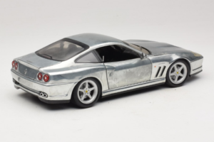 Ferrari 550 Maranello Chrome Silver Hot Wheels 1:18 25740 Metal — billede 3 af 8