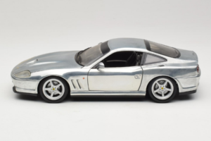 Ferrari 550 Maranello Chrome Silver Hot Wheels 1:18 25740 Metal — billede 4 af 8