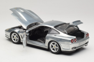 Ferrari 550 Maranello Chrome Silver Hot Wheels 1:18 25740 Metal — billede 5 af 8
