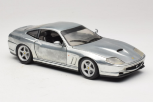 Ferrari 550 Maranello Chrome Silver Hot Wheels 1:18 25740 Metal — billede 6 af 8