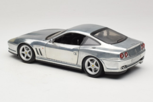 Ferrari 550 Maranello Chrome Silver Hot Wheels 1:18 25740 Metal — billede 7 af 8