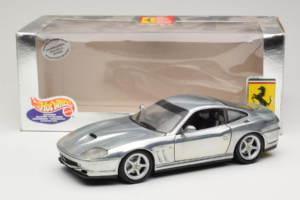 Ferrari 550 Maranello Chrome Silver Hot Wheels 1:18 25740 Metal — billede 8 af 8