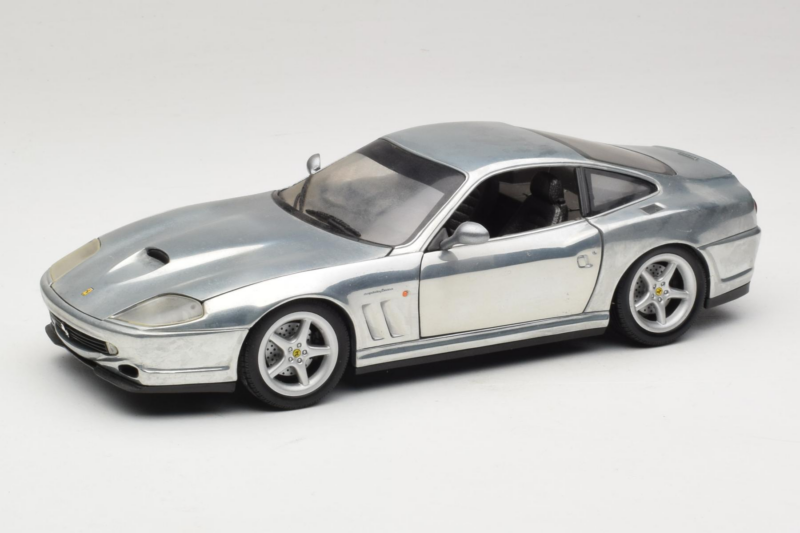 Ferrari 550 Maranello Chrome Silver Hot Wheels 1:18 25740 Metal