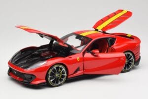 Ferrari 812 Competizione Rosso Corsa Med Gule Striber Bburago 1:18 18-16915 Metal — billede 2 af 8