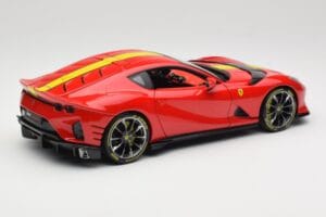 Ferrari 812 Competizione Rosso Corsa Med Gule Striber Bburago 1:18 18-16915 Metal — billede 3 af 8