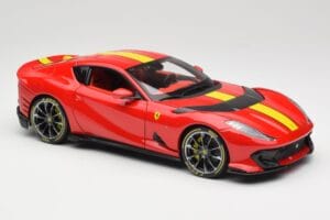 Ferrari 812 Competizione Rosso Corsa Med Gule Striber Bburago 1:18 18-16915 Metal — billede 6 af 8