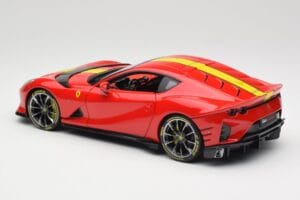 Ferrari 812 Competizione Rosso Corsa Med Gule Striber Bburago 1:18 18-16915 Metal — billede 7 af 8