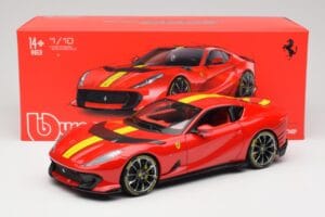Ferrari 812 Competizione Rosso Corsa Med Gule Striber Bburago 1:18 18-16915 Metal — billede 8 af 8