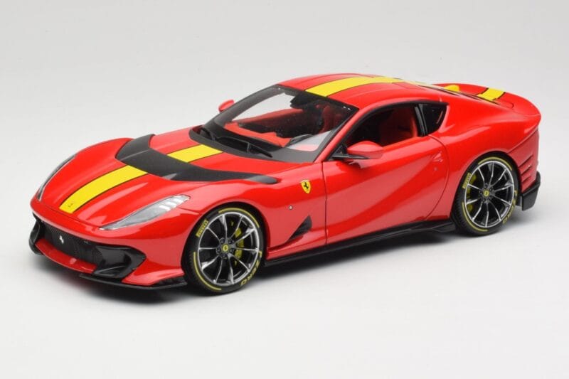 Ferrari 812 Competizione Rosso Corsa Med Gule Striber Bburago 1:18 18-16915 Metal