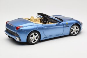 Ferrari California Lyseblå Hot Wheels 1:18 N2043 Metal — billede 3 af 8