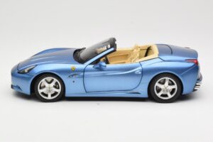 Ferrari California Lyseblå Hot Wheels 1:18 N2043 Metal — billede 4 af 8