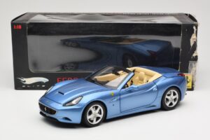Ferrari California Lyseblå Hot Wheels 1:18 N2043 Metal — billede 8 af 8