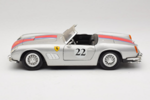 Ferrari California #22 Sølv Rød Stribe 1966 Tonka 1:18 01109-S2 Metal — billede 4 af 8