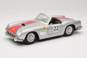 Ferrari California #22 Sølv Rød Stribe 1966 Tonka 1:18 01109-S2 Metal