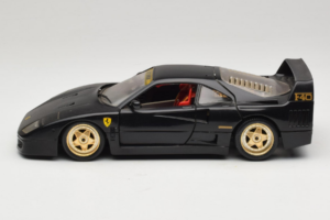 Ferrari F40 Sort med Gyldne Hjul Bburago 1:18 3032-B2 Metal — billede 4 af 8