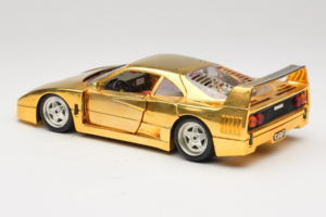 Ferrari F40 Chrome Gold Limited Edition 250 pcs Bburago 1:18 3332-G1 Metal — billede 7 af 8