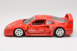 Ferrari F40 Evoluzione FC Nürnberg Special Edition Rød Bburago 1:18 3042-FCN Metal — billede 4 af 8