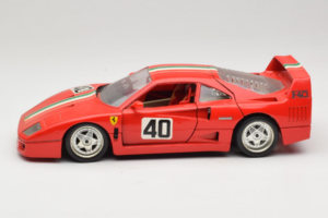 Ferrari F40 #40 Rød med Italiensk Flag Bburago 1:18 3032-P1 Metal — billede 4 af 8