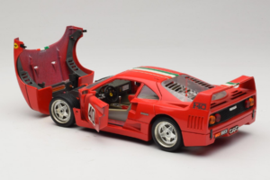 Ferrari F40 #40 Rød med Italiensk Flag Bburago 1:18 3032-P1 Metal — billede 5 af 8